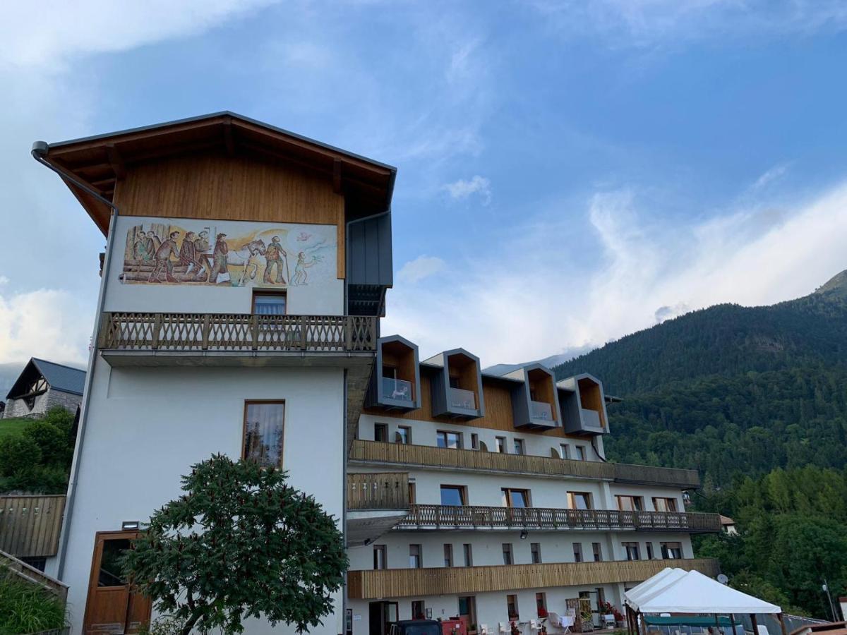 Albergo Croce D'Aune 佩达韦纳 外观 照片